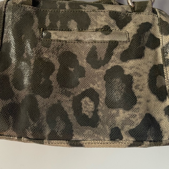 B. Makowsky snake print should style purse - Picture 14 of 16